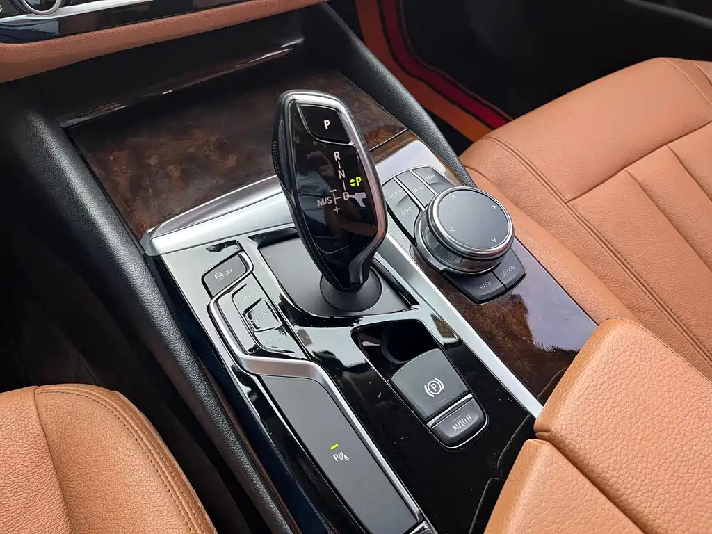 BMW 5 Series — миниатюра 14