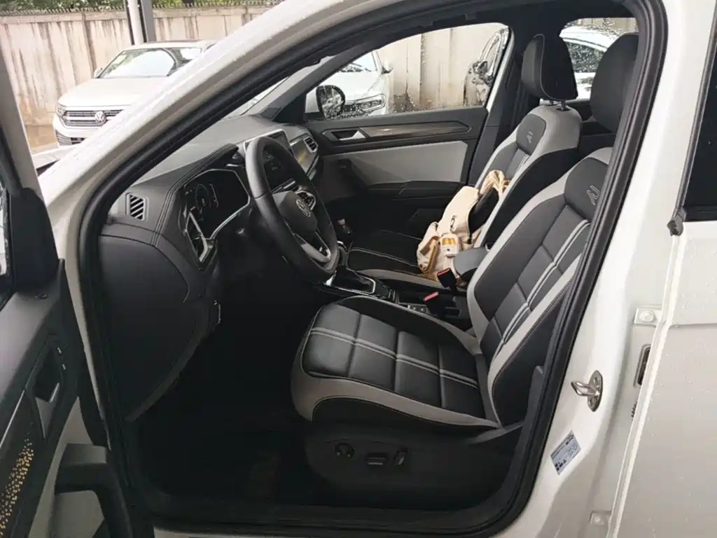 Volkswagen T-Roc — миниатюра 15