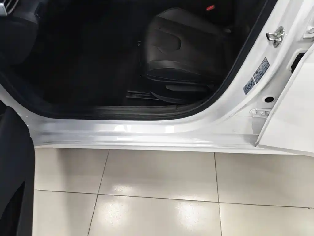 Hyundai Elantra — миниатюра 22