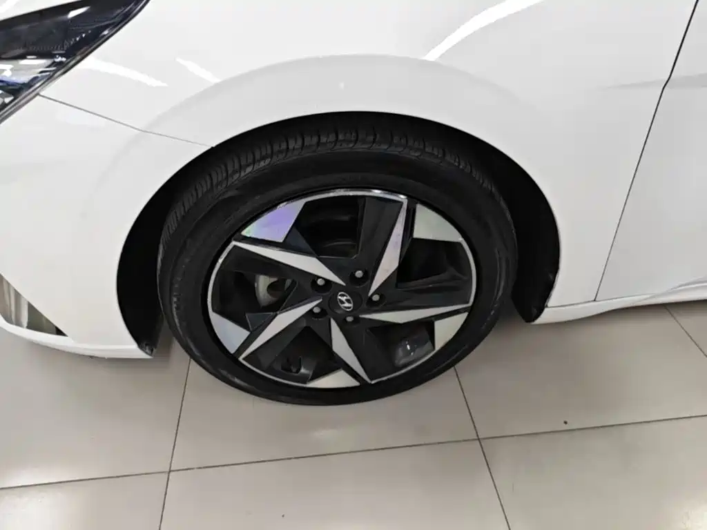 Hyundai Elantra — миниатюра 23