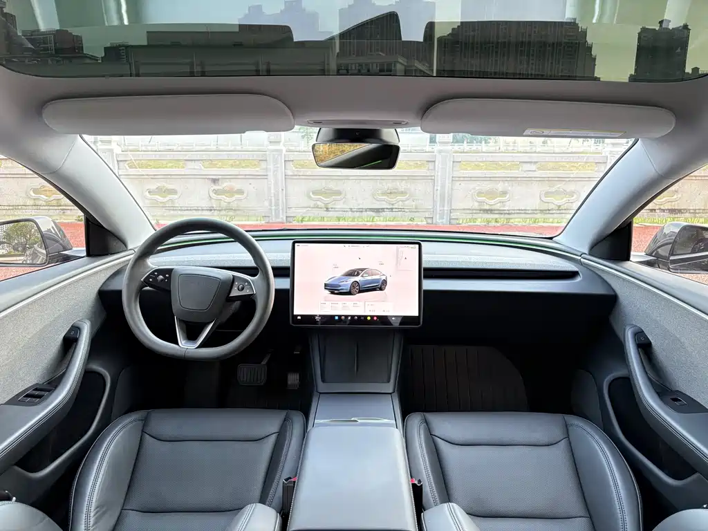 Tesla Model 3 — миниатюра 5