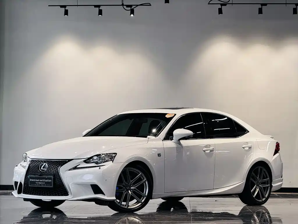 Lexus IS 2016