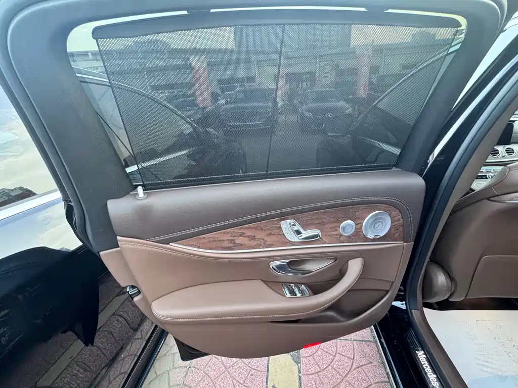 Mercedes-Benz E-Class — миниатюра 9