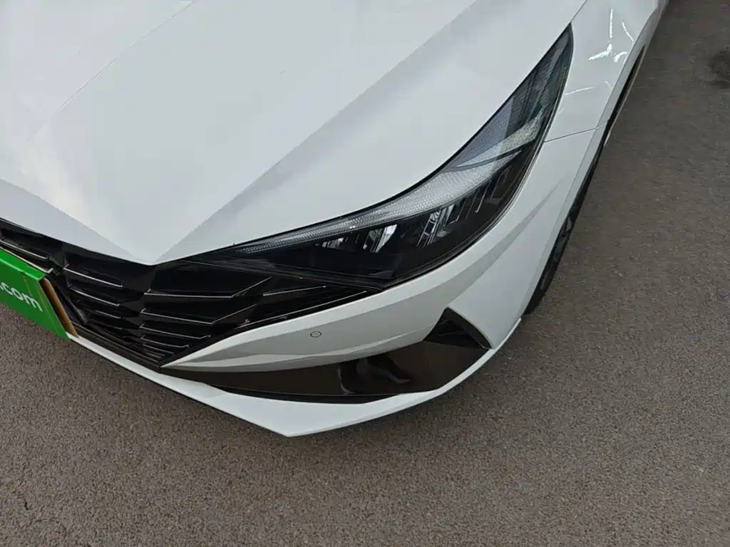 Hyundai Elantra — миниатюра 24