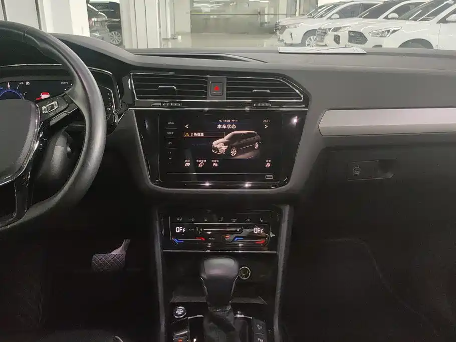 Volkswagen Tiguan L PHEV — миниатюра 13