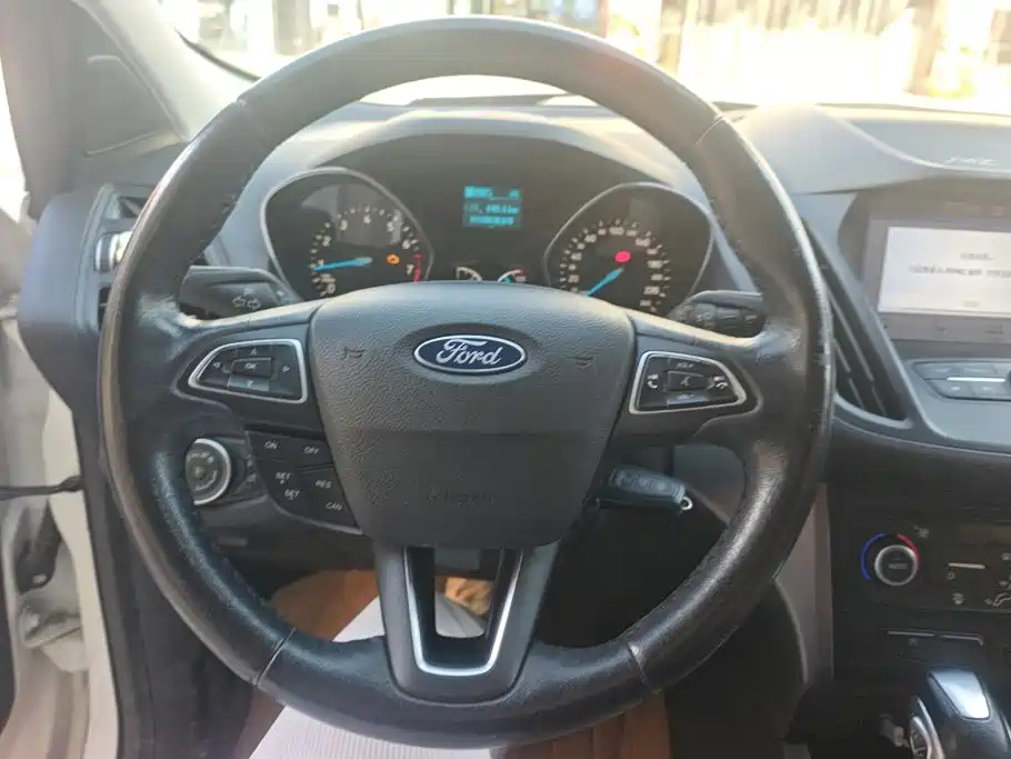 Ford Kuga — миниатюра 15
