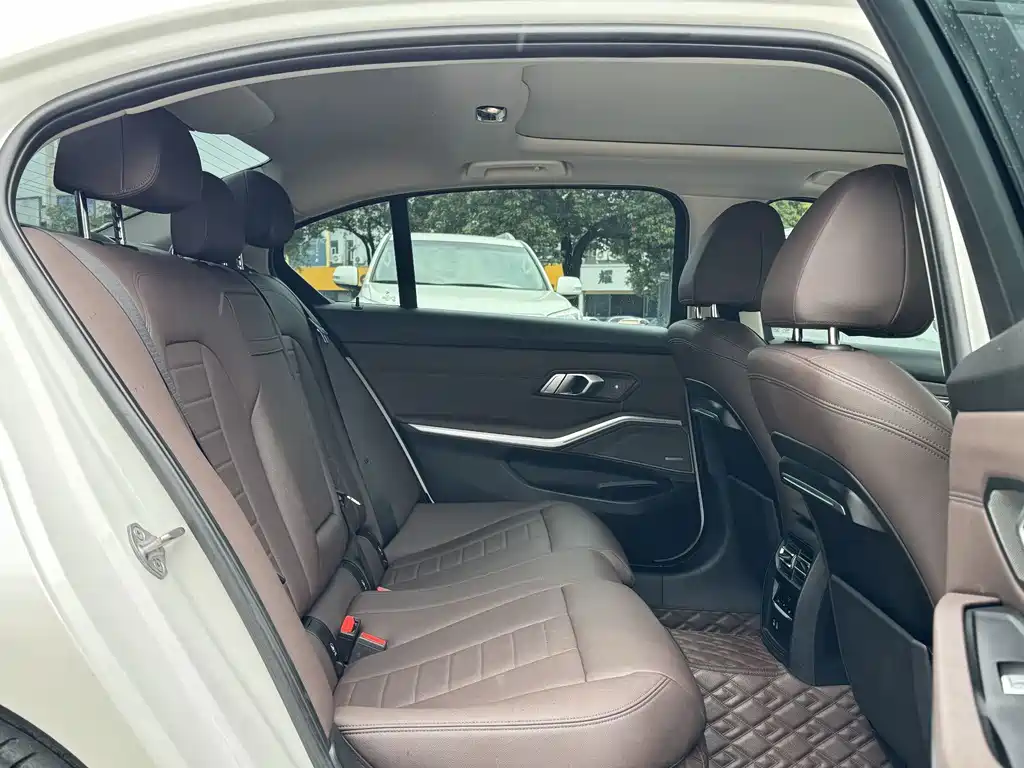 BMW 3 Series — миниатюра 13
