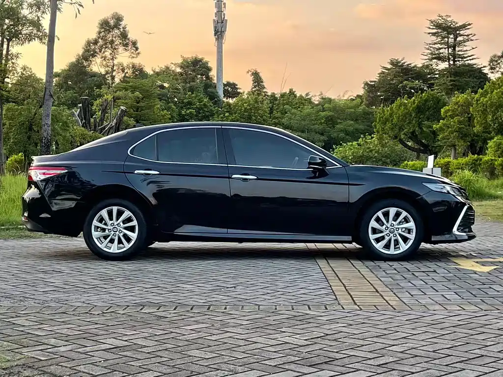 TOYOTA CAMRY