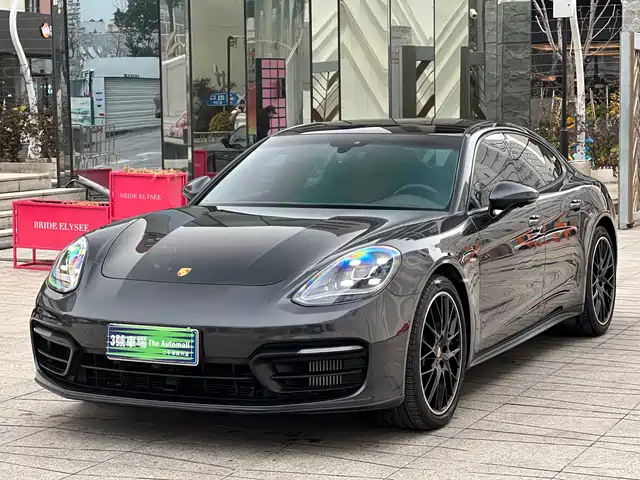 PORSCHE PANAMERA
