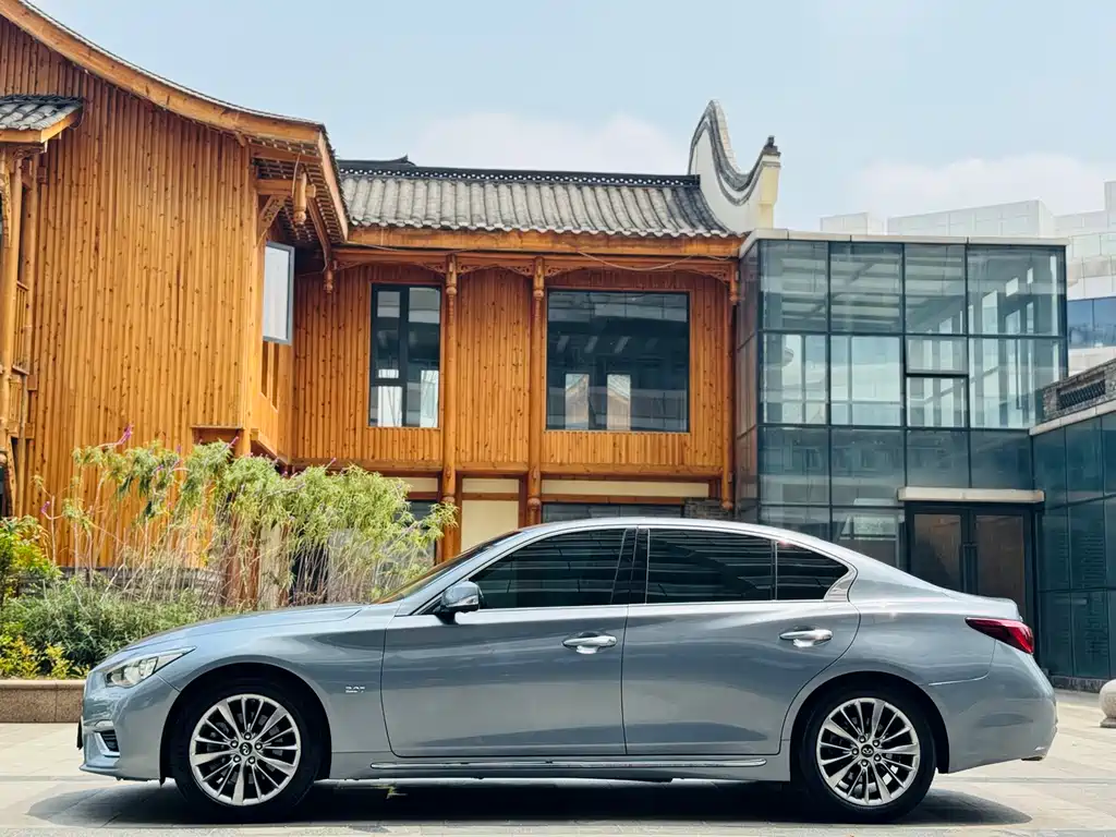 Infiniti Q50L 2018 2.0T V