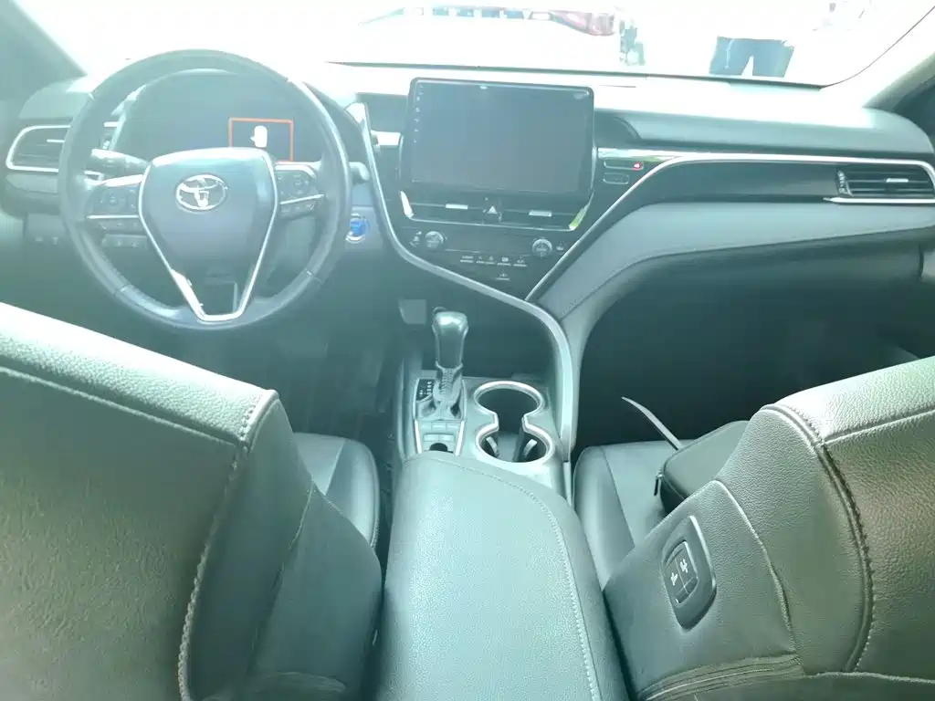 Toyota Camry — миниатюра 5