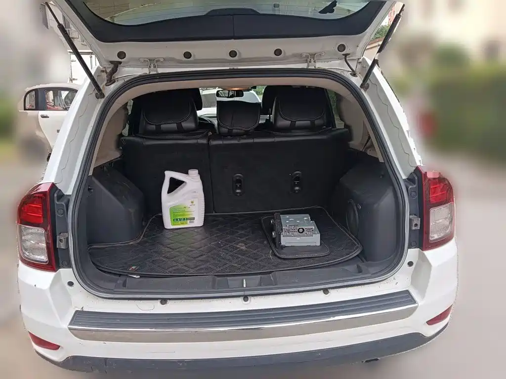 Jeep Compass (Import) — миниатюра 20