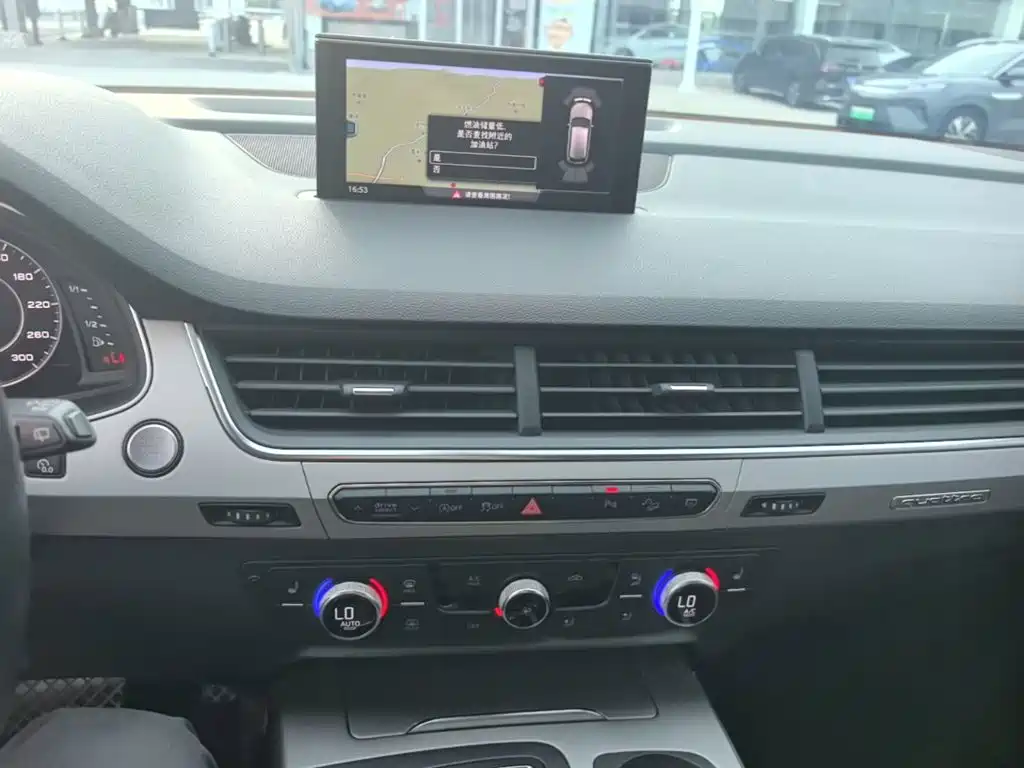 Audi Q7 — миниатюра 13