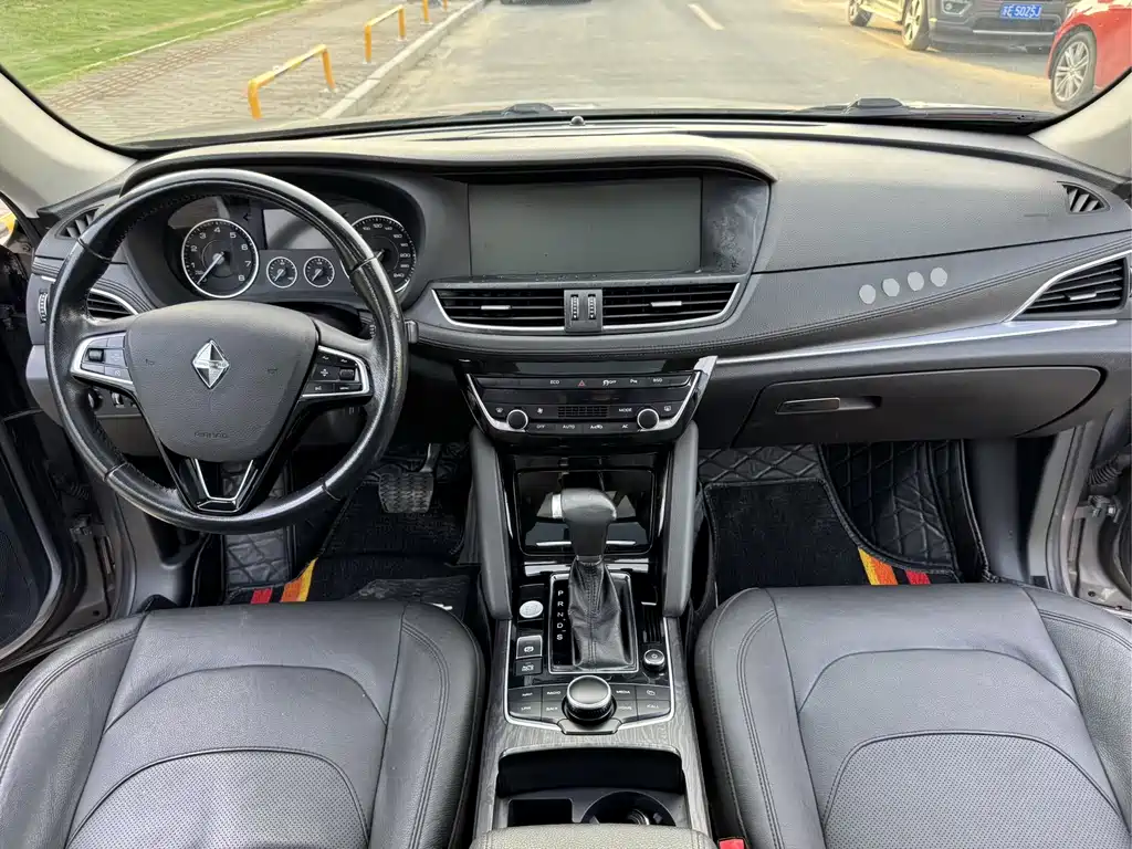 Borgward BX7 — миниатюра 8