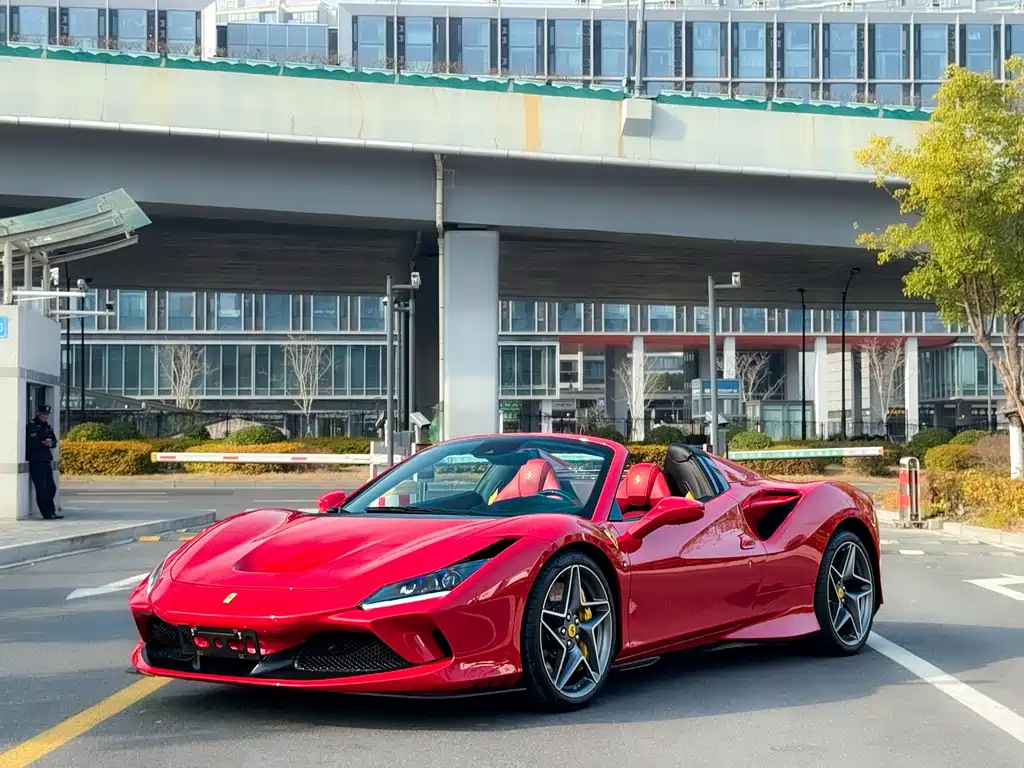 FERRARI F8