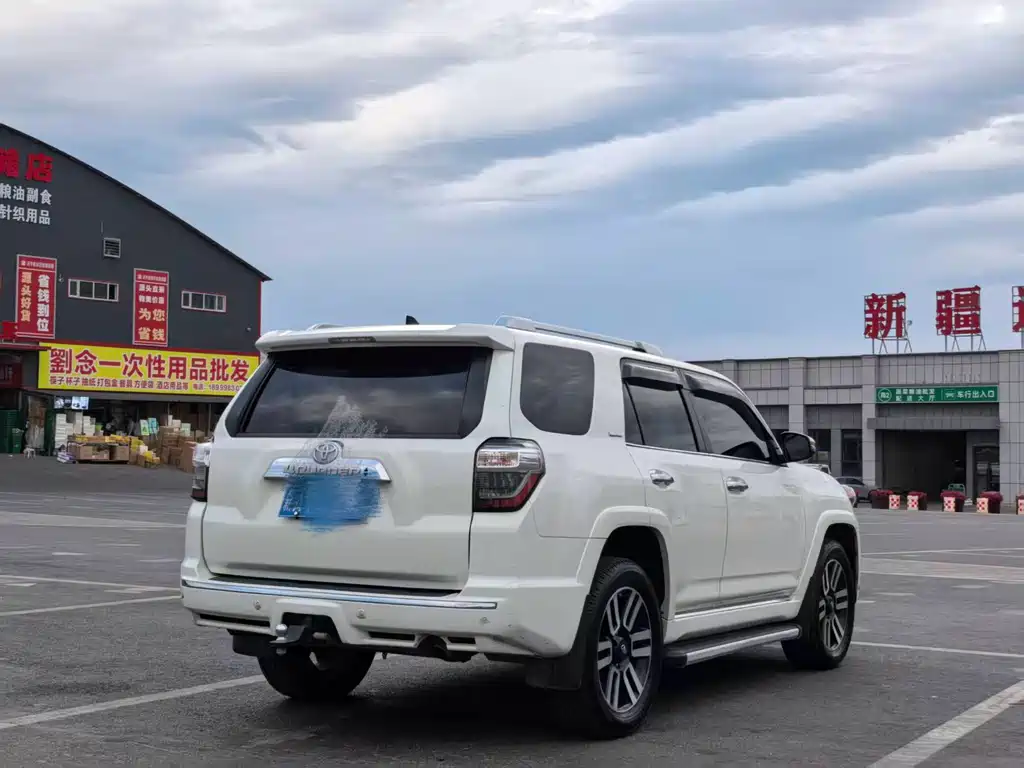 Toyota 4Runner — миниатюра 7