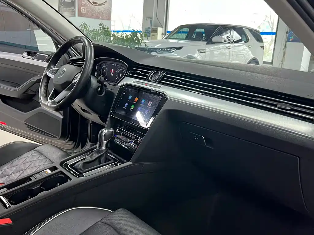 VOLKSWAGEN MAGOTAN GTE PLUG IN HYBRID