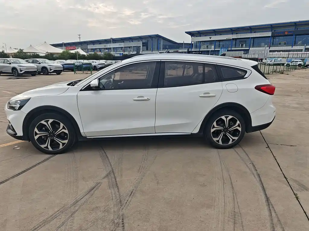 Ford Focus 2021 EcoBoost 180 AT