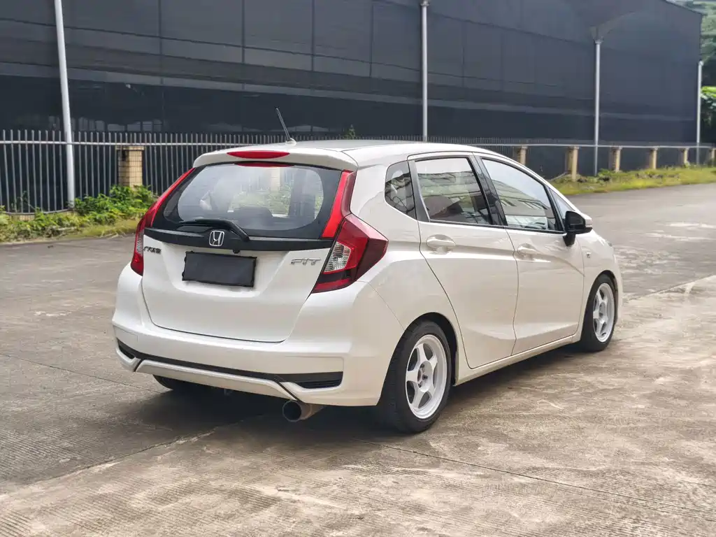 Honda Fit — миниатюра 8
