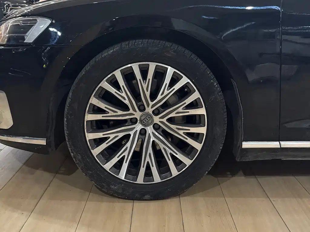 Audi A8 — миниатюра 3