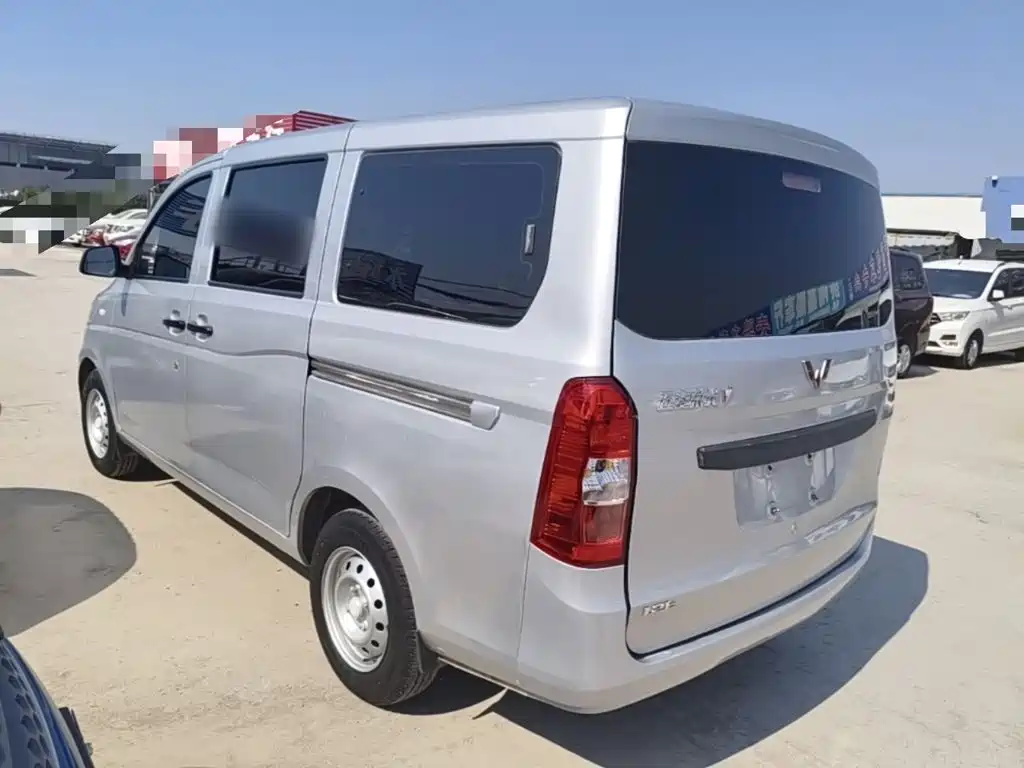 Wuling Rongguang V — миниатюра 5