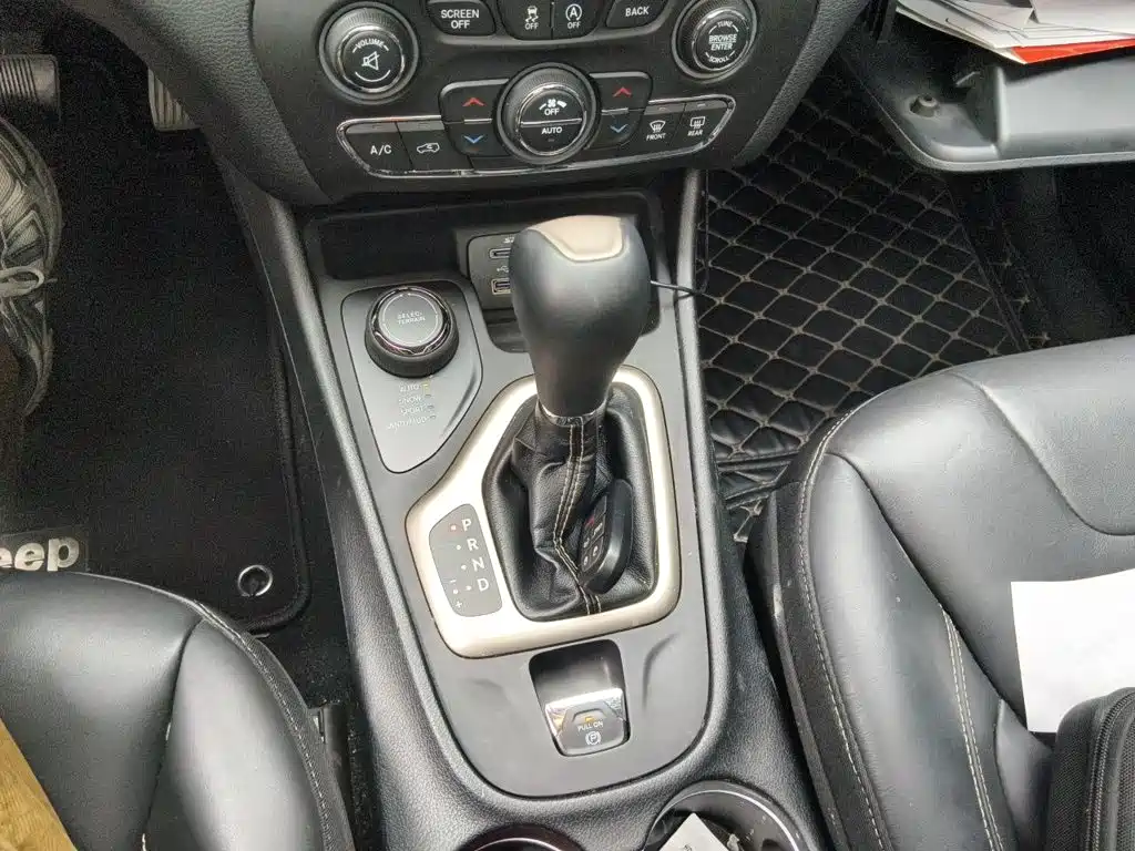 Jeep Cherokee — миниатюра 15