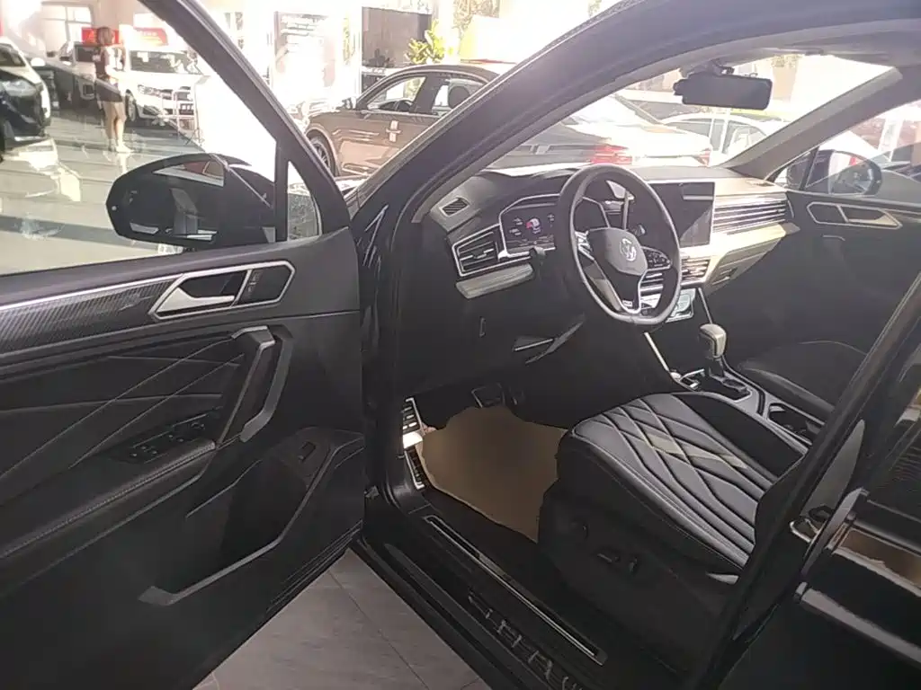 Volkswagen Tiguan L — миниатюра 16
