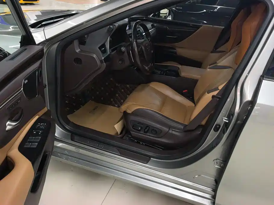 Lexus ES — миниатюра 9