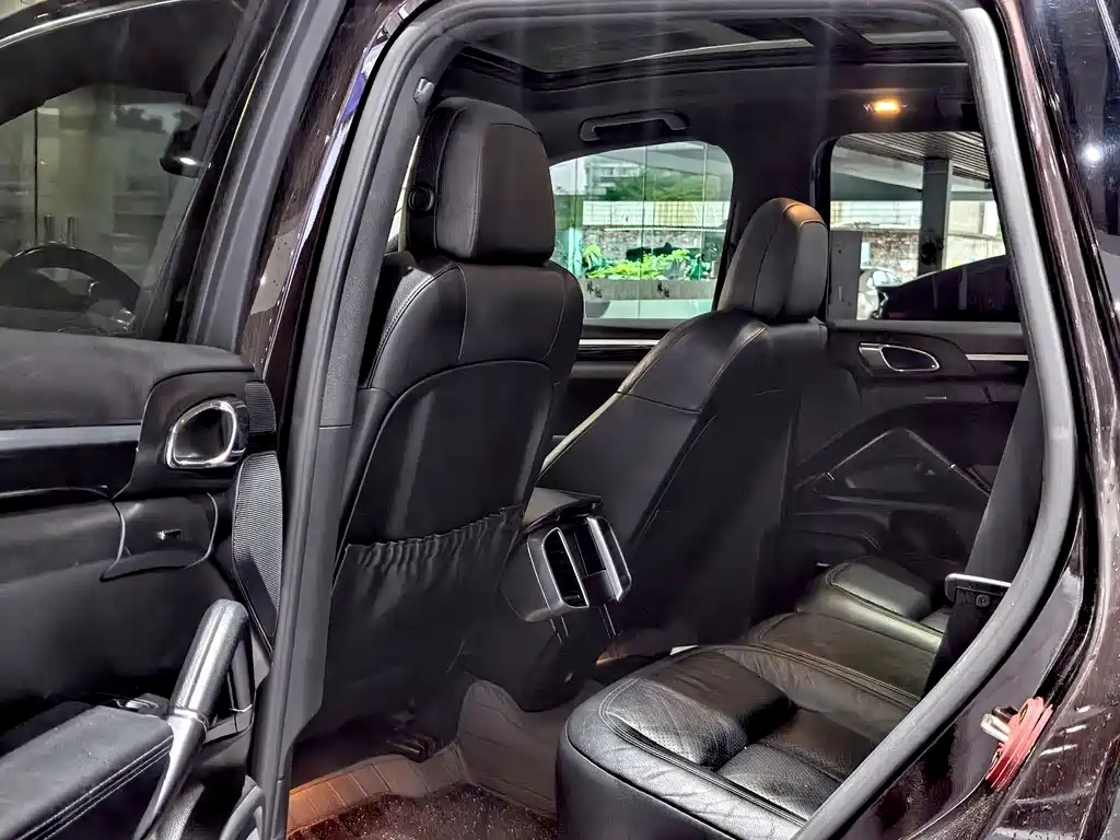 Porsche Cayenne — миниатюра 6