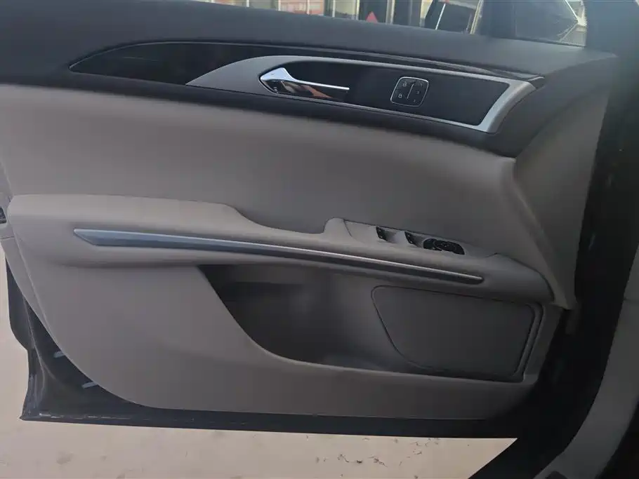 Lincoln MKZ 2014 2.0T