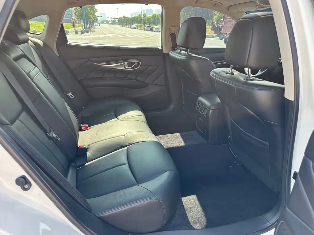 Infiniti Q70 — миниатюра 16