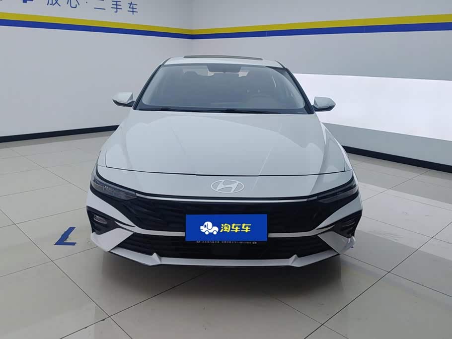 Hyundai Elantra 1.5 л 2024 г. Белый, пробег 15600 км