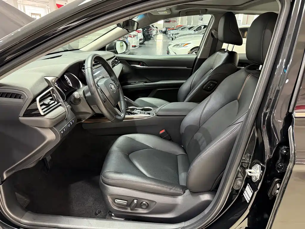 Toyota Camry — миниатюра 8