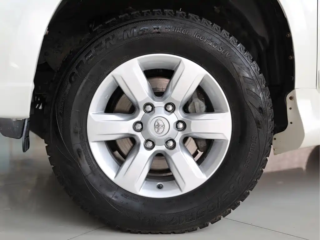 Toyota Land Cruiser Prado 2016 2.7L AT
