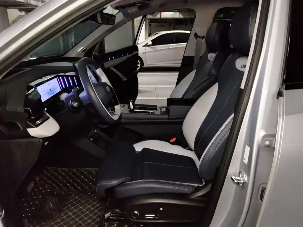 Geely Boyue L — миниатюра 12