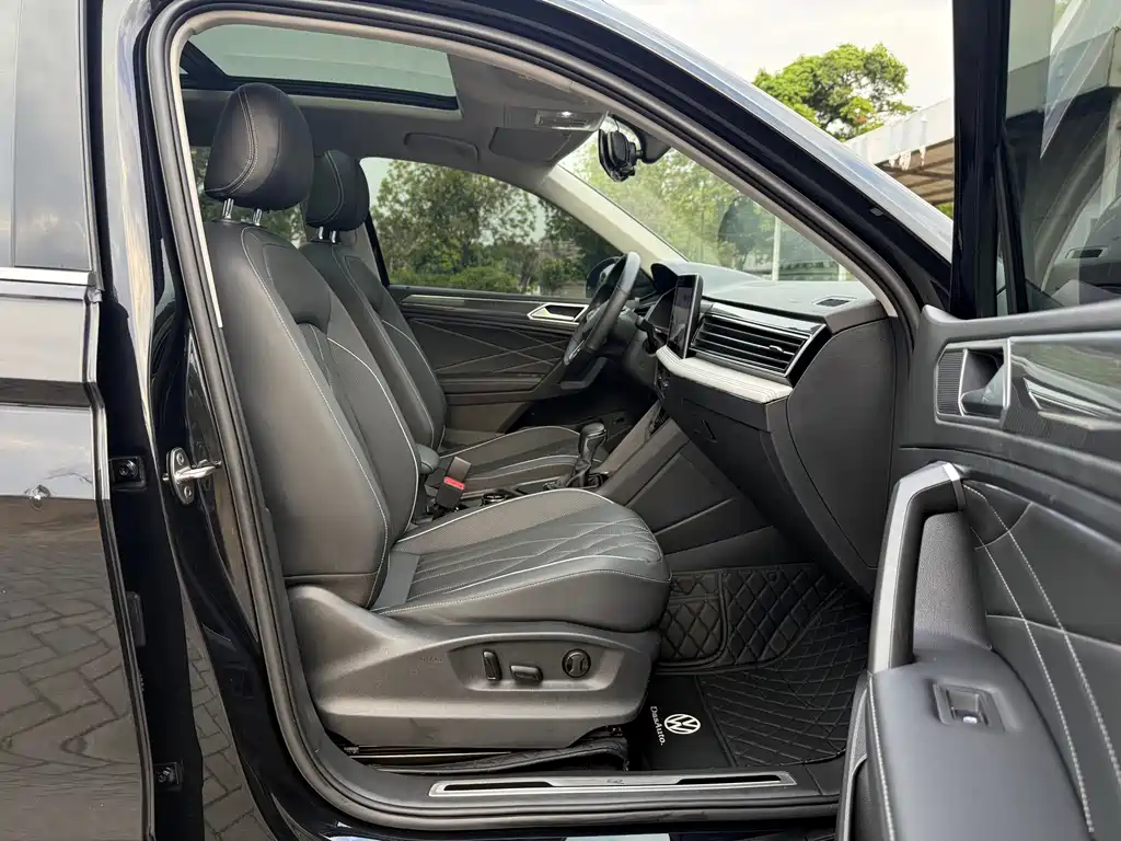 Volkswagen Tiguan L — миниатюра 14