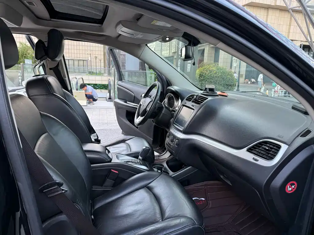 Dodge Journey — миниатюра 7