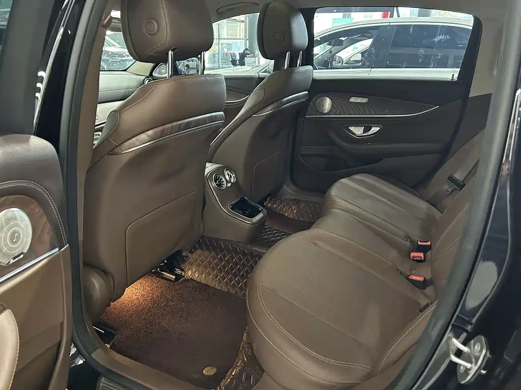 Mercedes-Benz E-Class — миниатюра 14