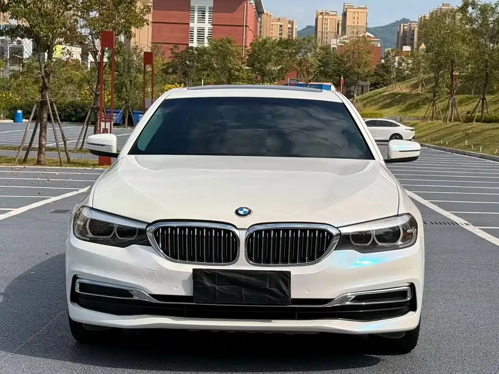BMW 5 Series — миниатюра 2