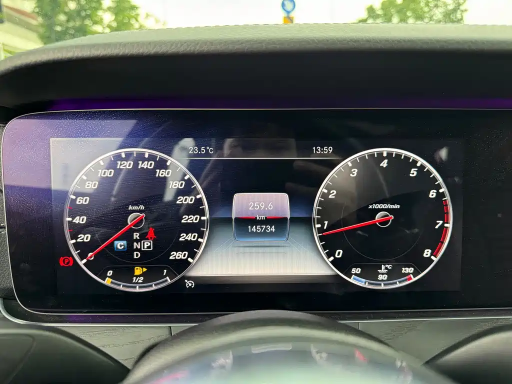 Mercedes-Benz E-Class — миниатюра 18
