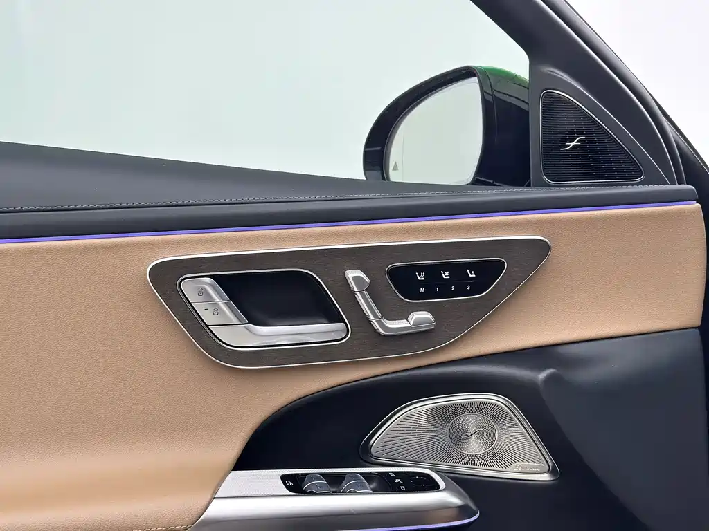 Mercedes-Benz E-Class — миниатюра 12