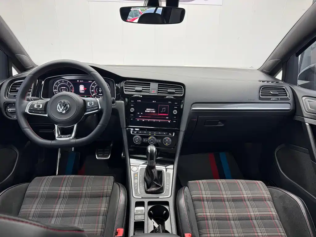 Volkswagen Golf GTI — миниатюра 13