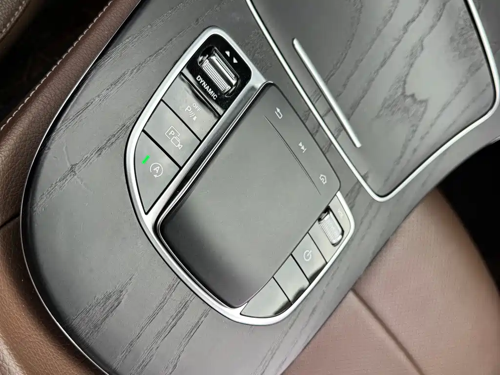 Mercedes-Benz E-Class — миниатюра 19