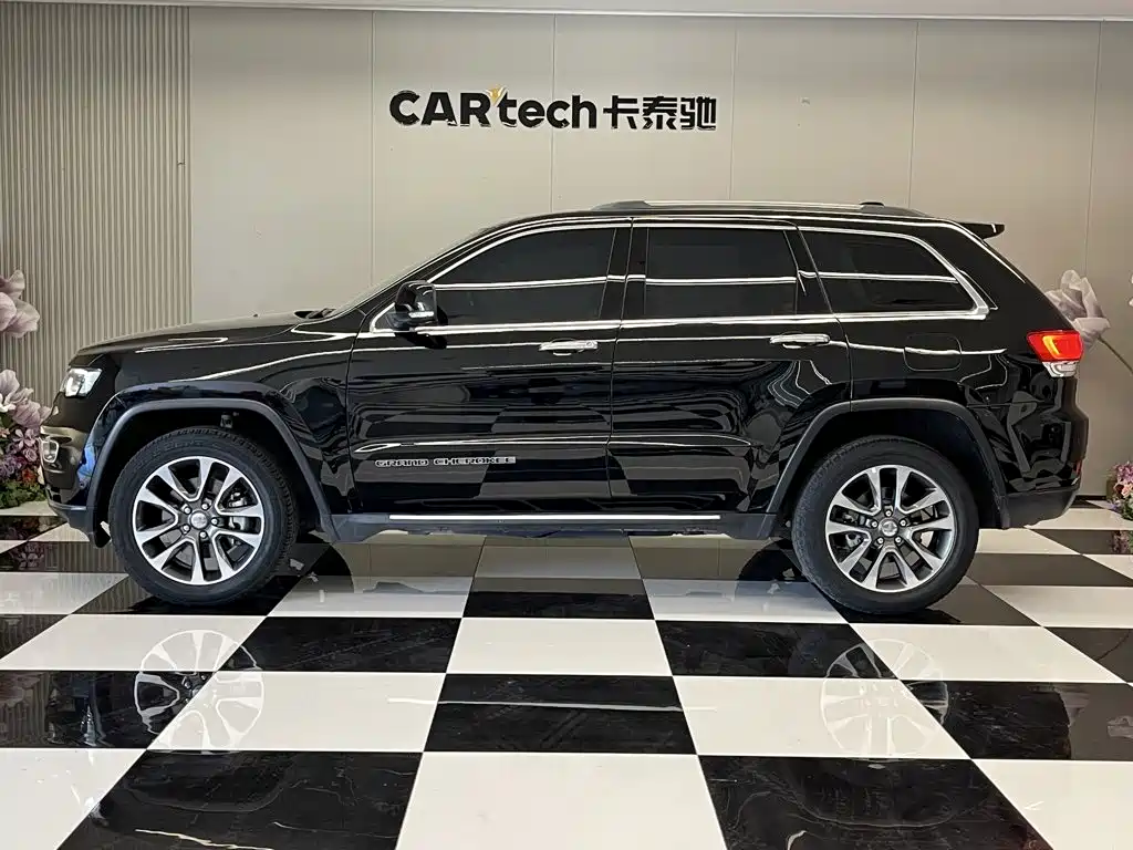 Jeep Grand Cherokee (Import) — миниатюра 8