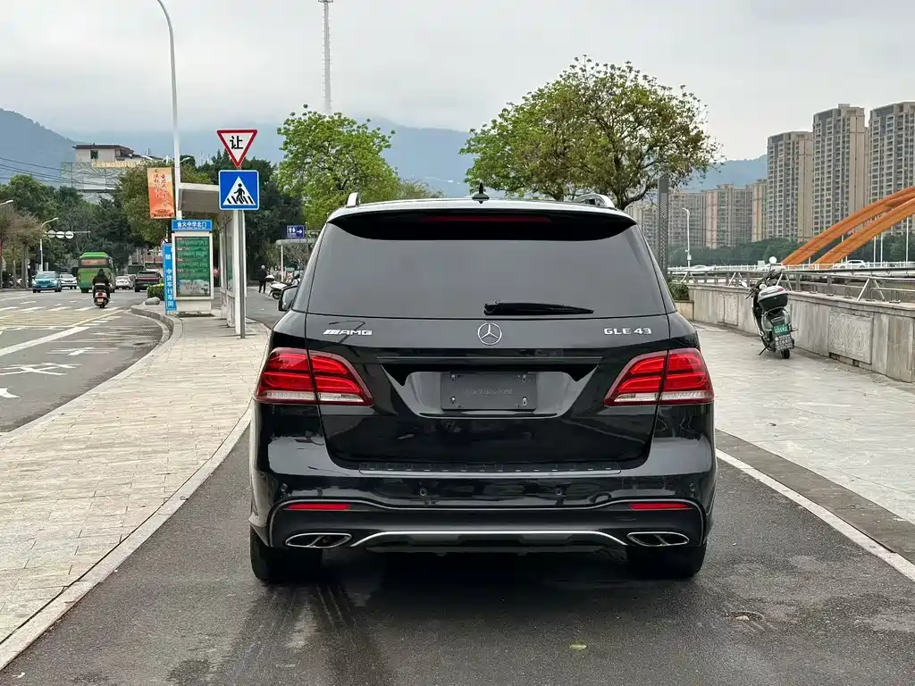 MERCEDES-BENZ GLE AMG
