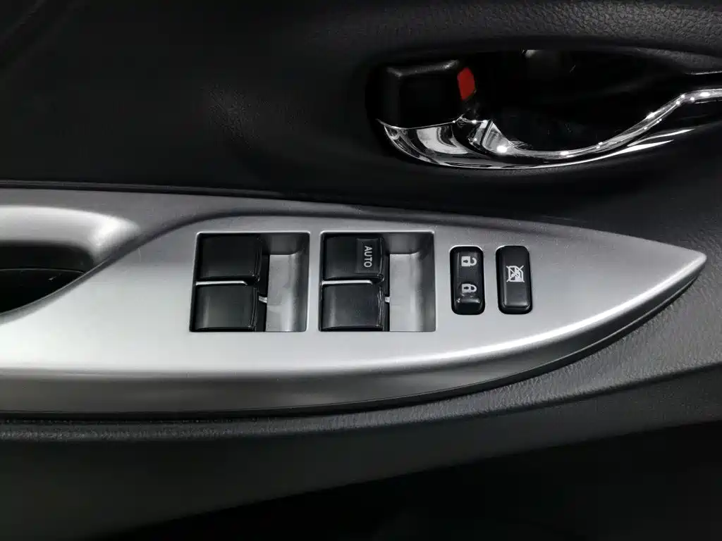 Toyota Yaris L — миниатюра 9