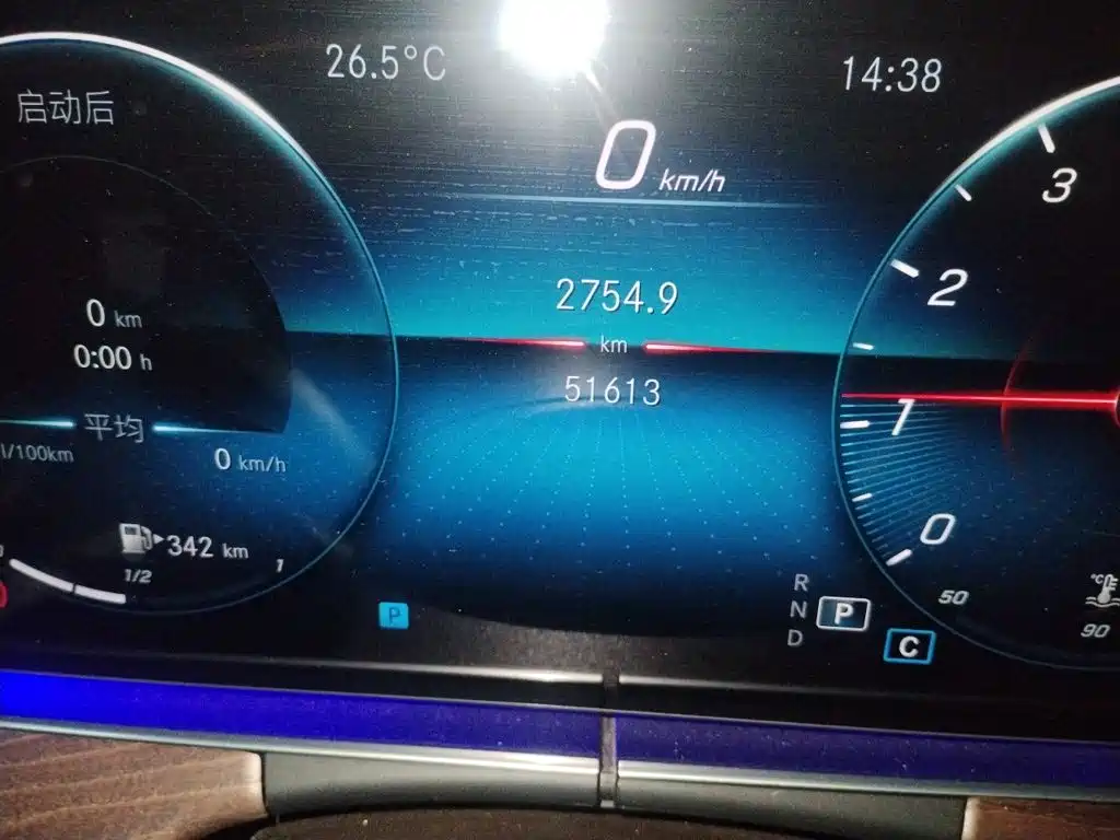 Mercedes-Benz E-Class — миниатюра 8