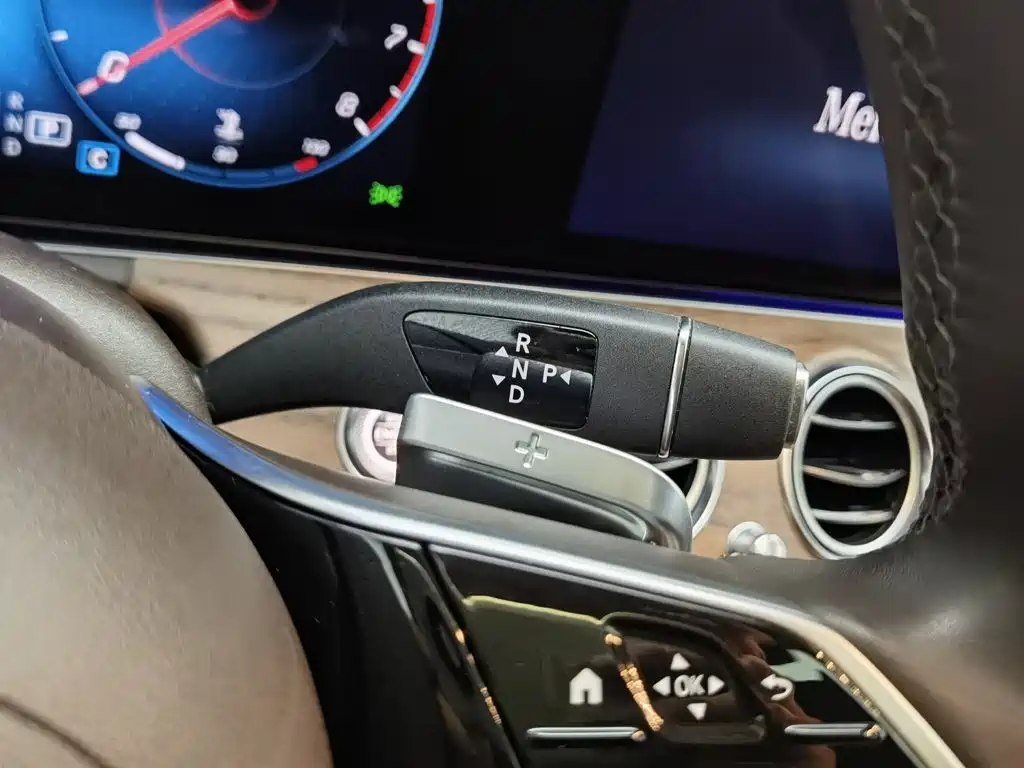 Mercedes-Benz E-Class — миниатюра 13