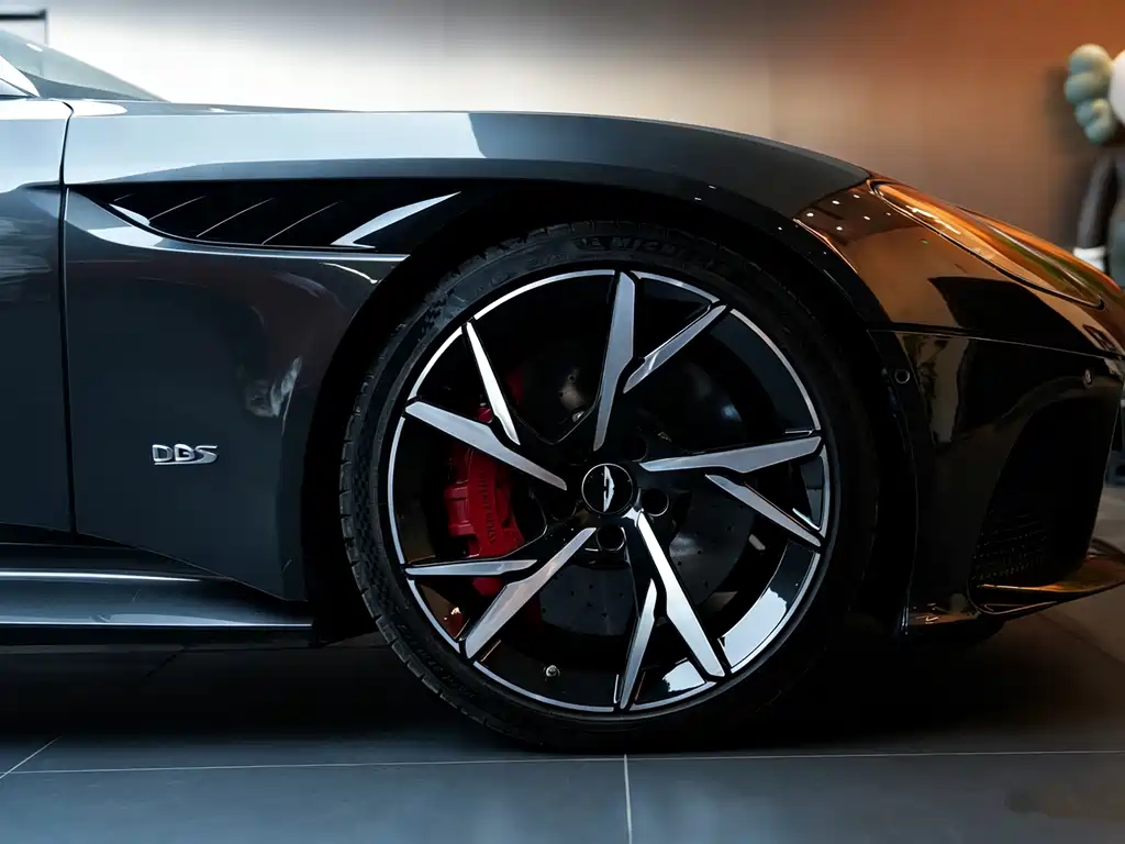 Aston Martin DBS 2019 DBS Superleggera V12 Coupe