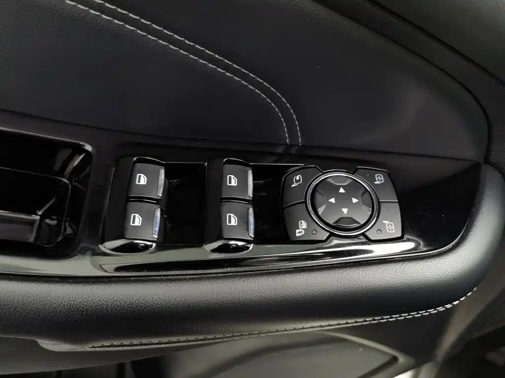 Ford Edge — миниатюра 9